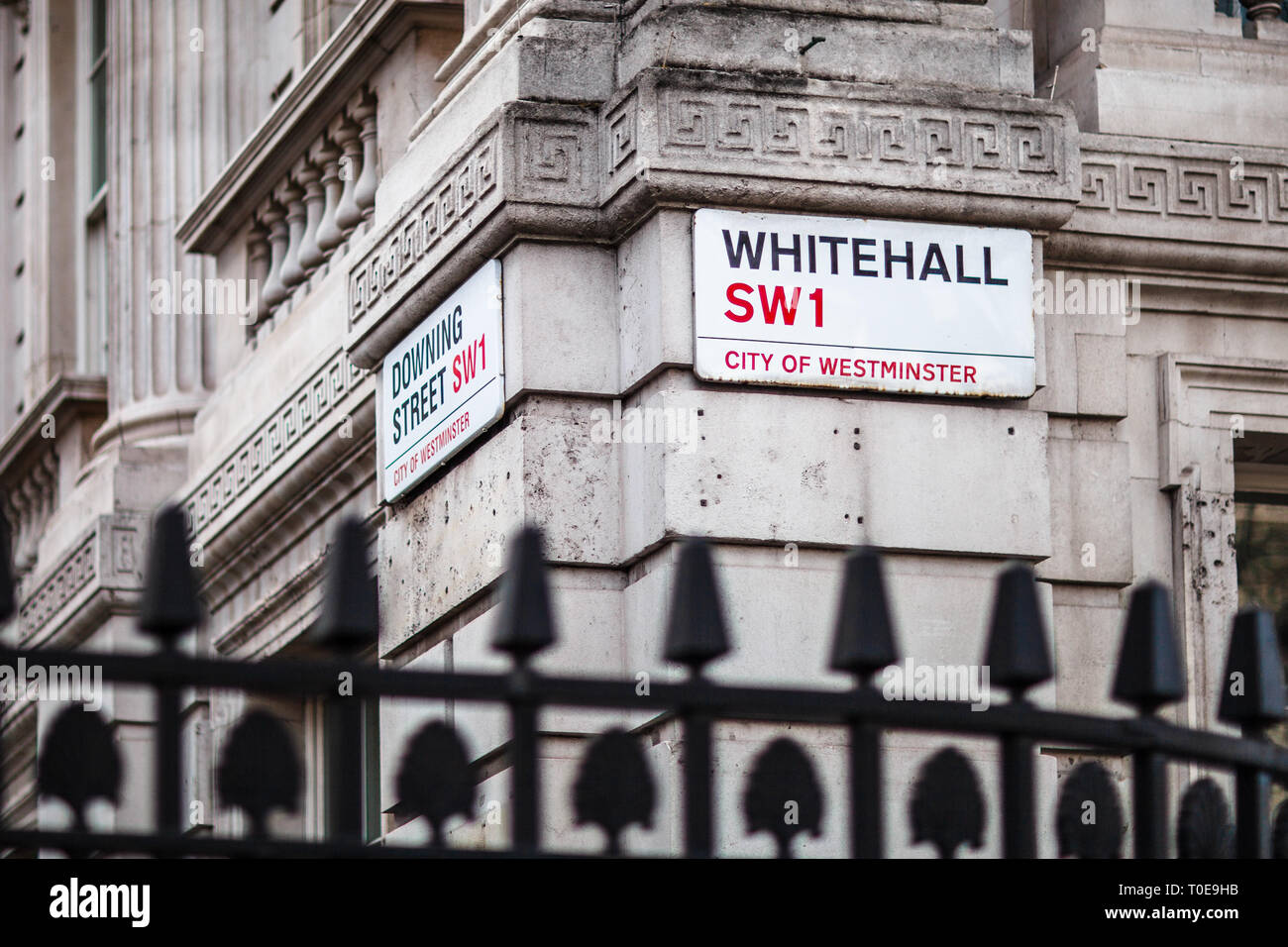 Downing Street & Whitehall SW1 Via Segni di Londra - Whitehall è al cuore della City of Westminster distretto governativo nel centro di Londra Foto Stock