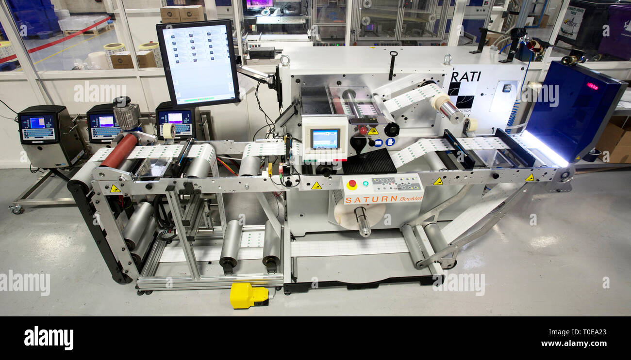 Macchinari industriali utilizzati nella stampa del packaging farmaceutico Foto Stock