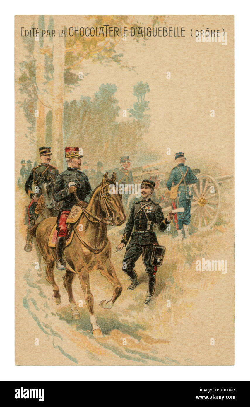 Storico francese pubblicità chromolithographic cartolina: Generale sul cavallo ascoltando la relazione del messenger officer vicino l'Artiglieria Foto Stock