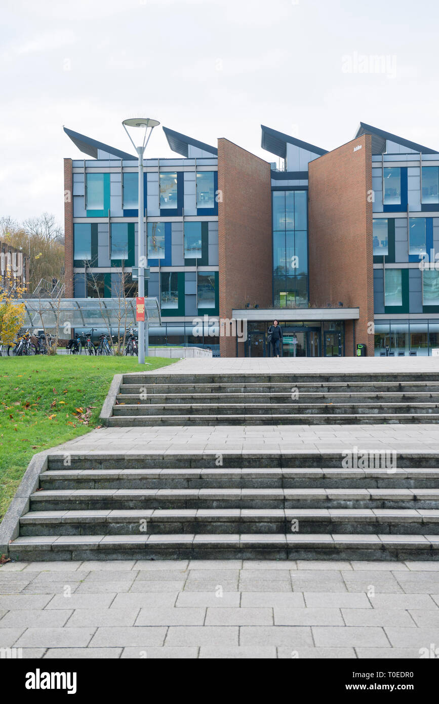 Foto di al di fuori delle aree comuni e gli edifici dell'Università del Sussex a Brighton Foto Stock