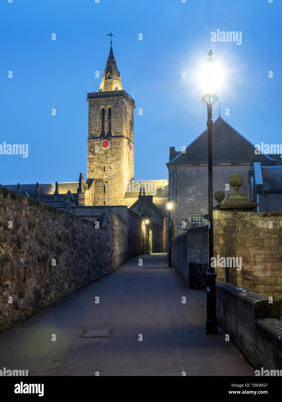 St Salvators College Chapel da Butts Wynd all'alba St Andrews Fife Scozia Scotland Foto Stock