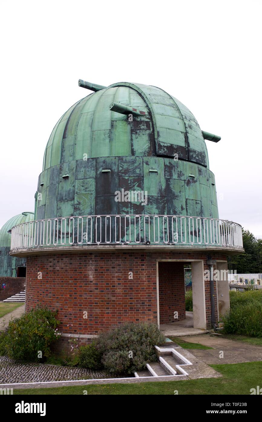 Chiusura del cannocchiale originale cupola a Herstmonceux, l'Osservatorio Science Center Foto Stock