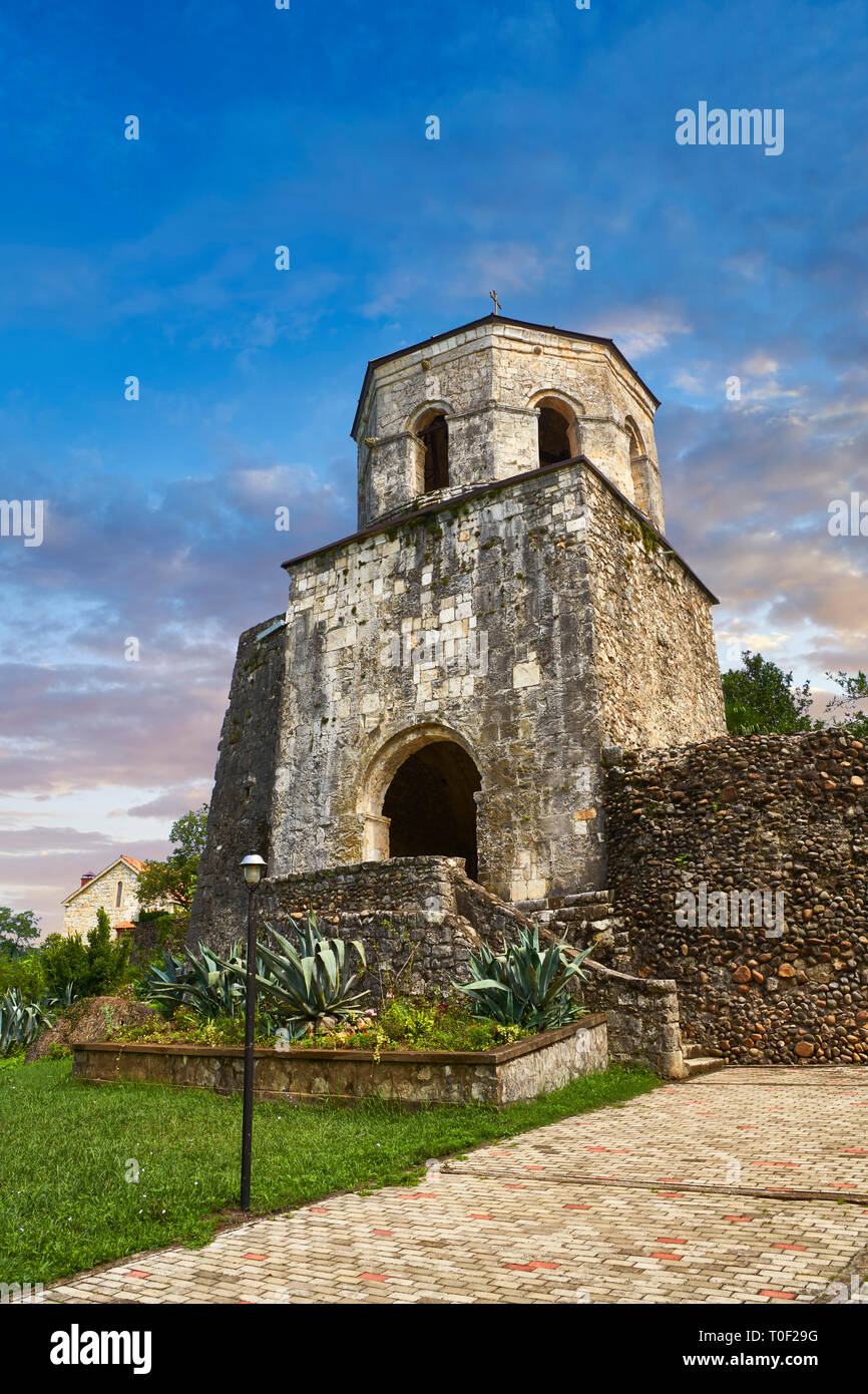 Foto & immagine del medievale monastero Khobi Gate House & Torre Campanaria, decimo -11 ° secolo, Khobi, Georgia. Foto Stock