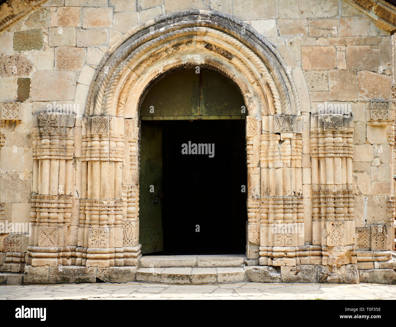 Foto e immagini di Nikortsminda ( Nicortsminda ) St Nicholas Cattedrale Ortodossa Georgiana esterno e il suo rilievo georgiano scultura pietra xi Foto Stock