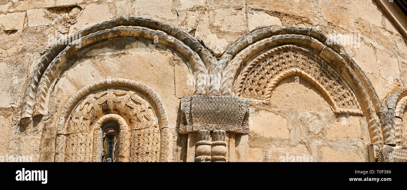 Foto e immagini di Nikortsminda ( Nicortsminda ) St Nicholas Cattedrale Ortodossa Georgiana esterno e il suo rilievo georgiano scultura pietra xi Foto Stock