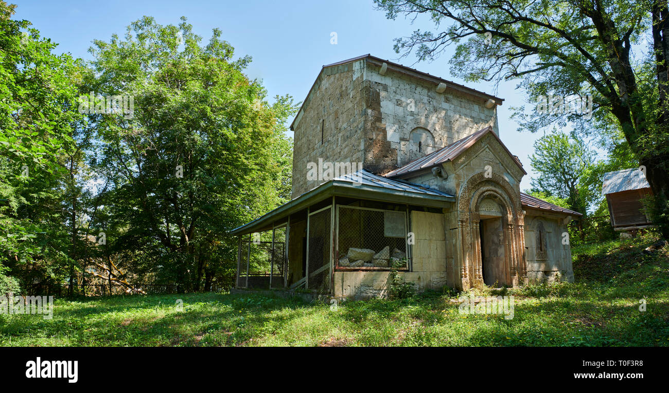Immagine dell'Arcangelo georgiana Chiesa ortodossa in stile georgiano esterno, decimo - XI secolo, Superiore Krikhi, Krikhi, Georgia (paese). Foto Stock