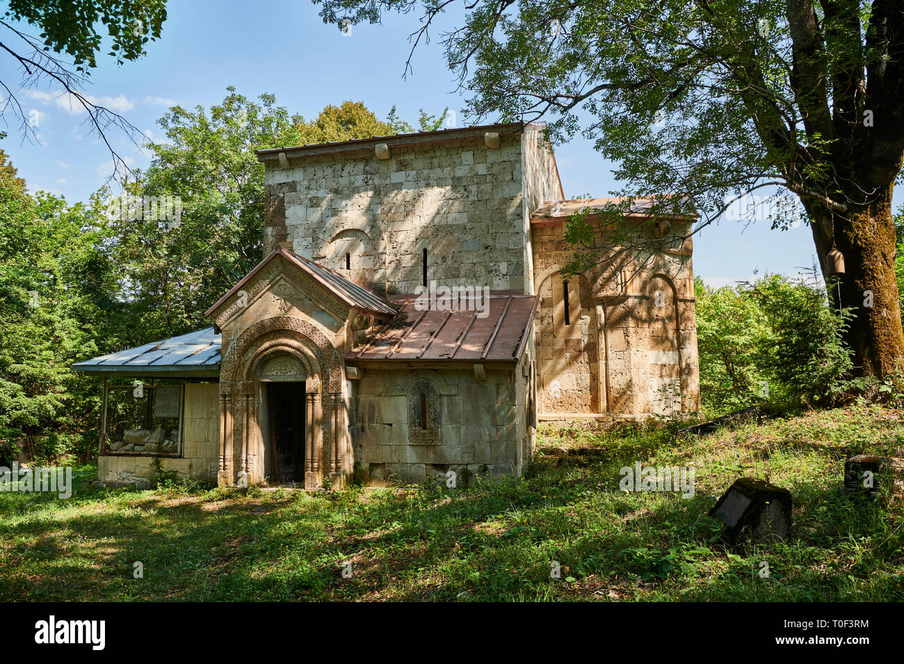 Immagine dell'Arcangelo georgiana Chiesa ortodossa in stile georgiano esterno, decimo - XI secolo, Superiore Krikhi, Krikhi, Georgia (paese). Foto Stock
