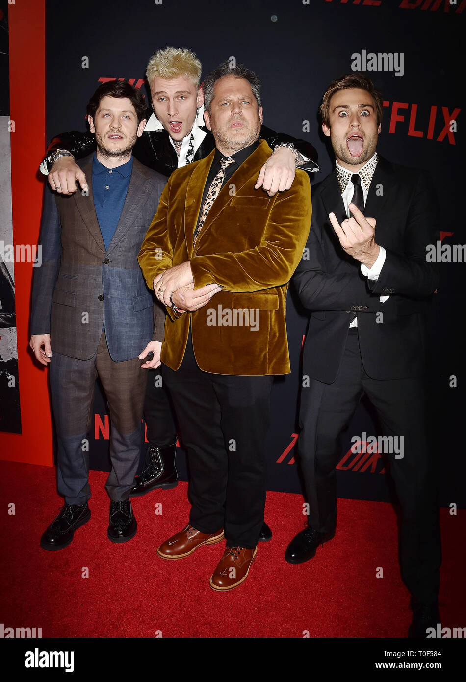 HOLLYWOOD, CA - 18 Marzo: (L-R) Iwan Rheon, Jeff Tremaine, Colson Baker e Douglas Booth arriva alla premiere di Netflix "sporco" a ArcLight Hollywood di Marzo 18, 2019 a Hollywood, in California. Foto Stock