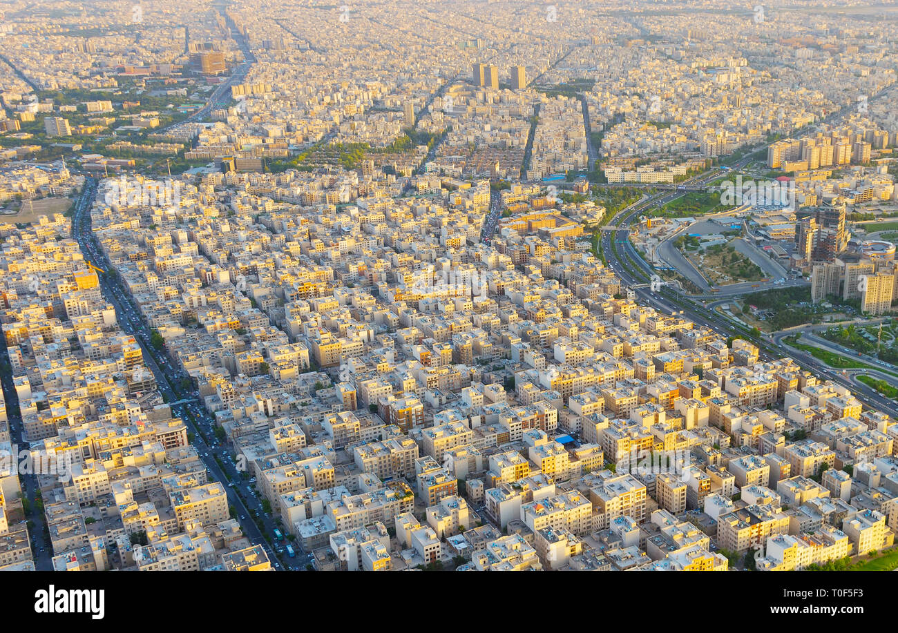Vista aerea di Tehran al tramonto, Iran. Vista dalla Torre della TV Foto Stock
