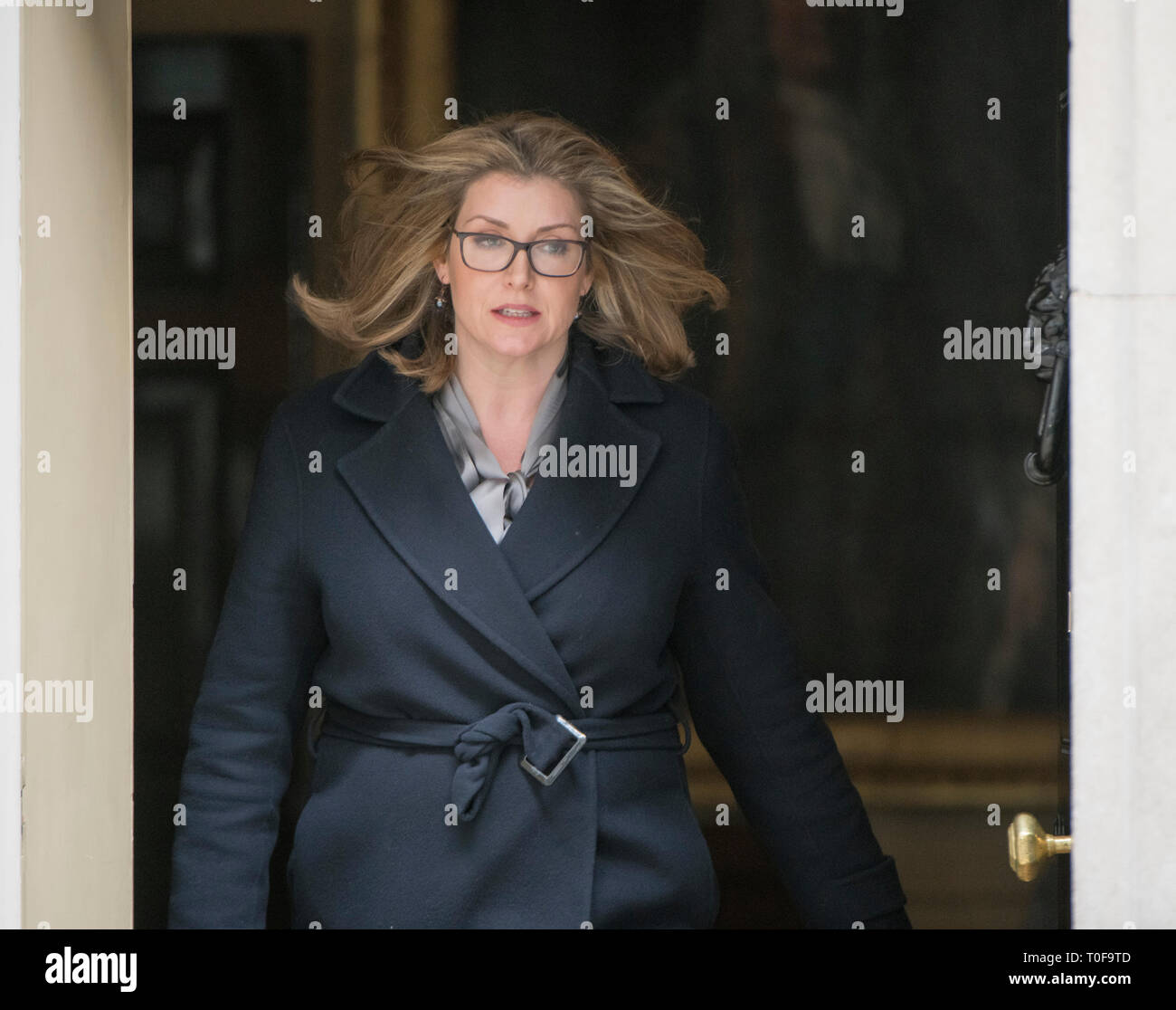 A Downing Street, Londra, Regno Unito. Il 19 marzo 2019. Penny Mordaunt, Segretario di Stato per lo Sviluppo Internazionale, Sviluppo Internazionale Segretario lascia Downing Street dopo settimanale di riunione del gabinetto. Credito: Malcolm Park/Alamy Live News. Foto Stock