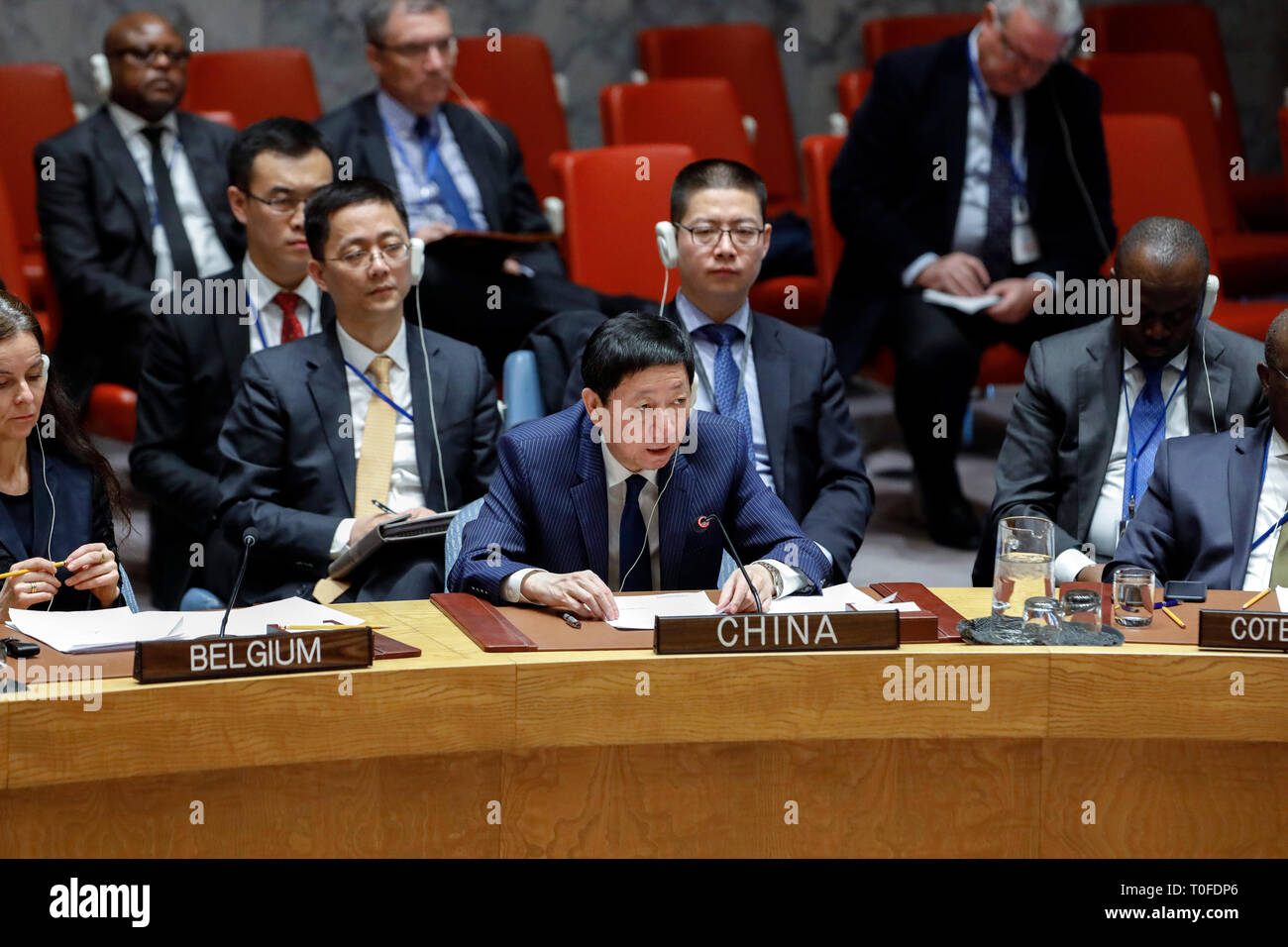 New York, Stati Uniti d'America. Xix Mar, 2019. Wu Hai-tao (C, anteriore), carica d'affaires della Cina in missione permanente presso le Nazioni Unite, indirizzi la riunione del Consiglio di sicurezza sulla non proliferazione delle armi di distruzione di massa (WMD), presso la sede delle Nazioni Unite a New York, il 19 marzo 2019. Wu Hai-tao ha detto martedì che la Cina si oppone fermamente alla proliferazione delle armi di distruzione di massa (WMD) e i loro mezzi di consegna. Credito: Li Muzi/Xinhua/Alamy Live News Foto Stock