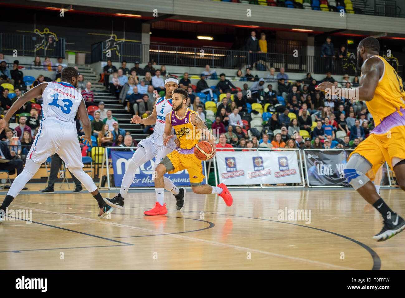 Londra, UK, 19 marzo 2019 Il Lions di Londra ha guadagnato la vendetta sopra i loro rivali locali London City Royals da parte di un cliente di 102-89. Il Royals aveva sconfitto i leoni nel loro incontro precedente e in tal modo di vincere la BBL Trophy. Credito: Ilyas Ayub/ Alamy Live News Foto Stock