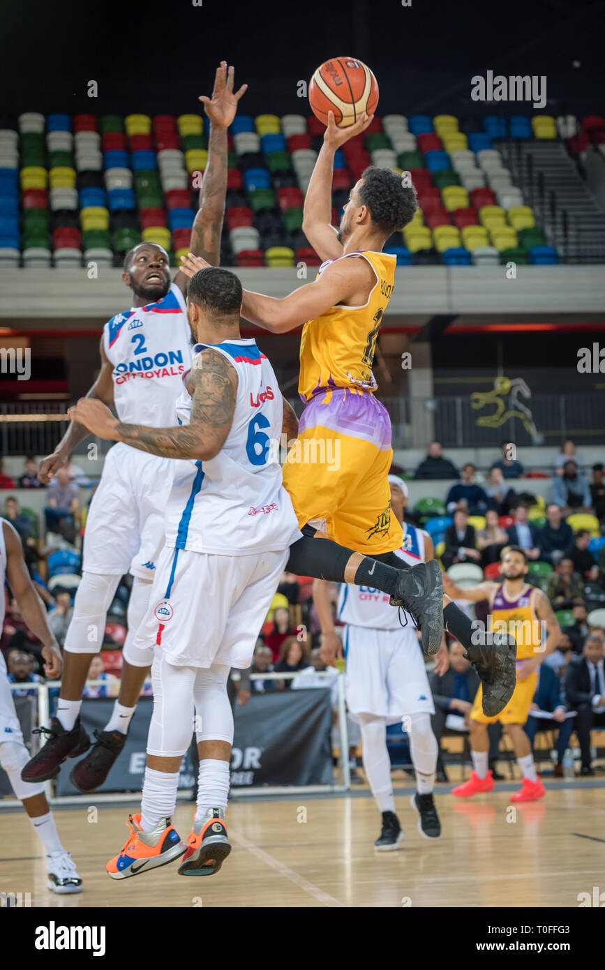 Londra, UK, 19 marzo 2019 Il Lions di Londra ha guadagnato la vendetta sopra i loro rivali locali London City Royals da parte di un cliente di 102-89. Il Royals aveva sconfitto i leoni nel loro incontro precedente e in tal modo di vincere la BBL Trophy. Credito: Ilyas Ayub/ Alamy Live News Foto Stock