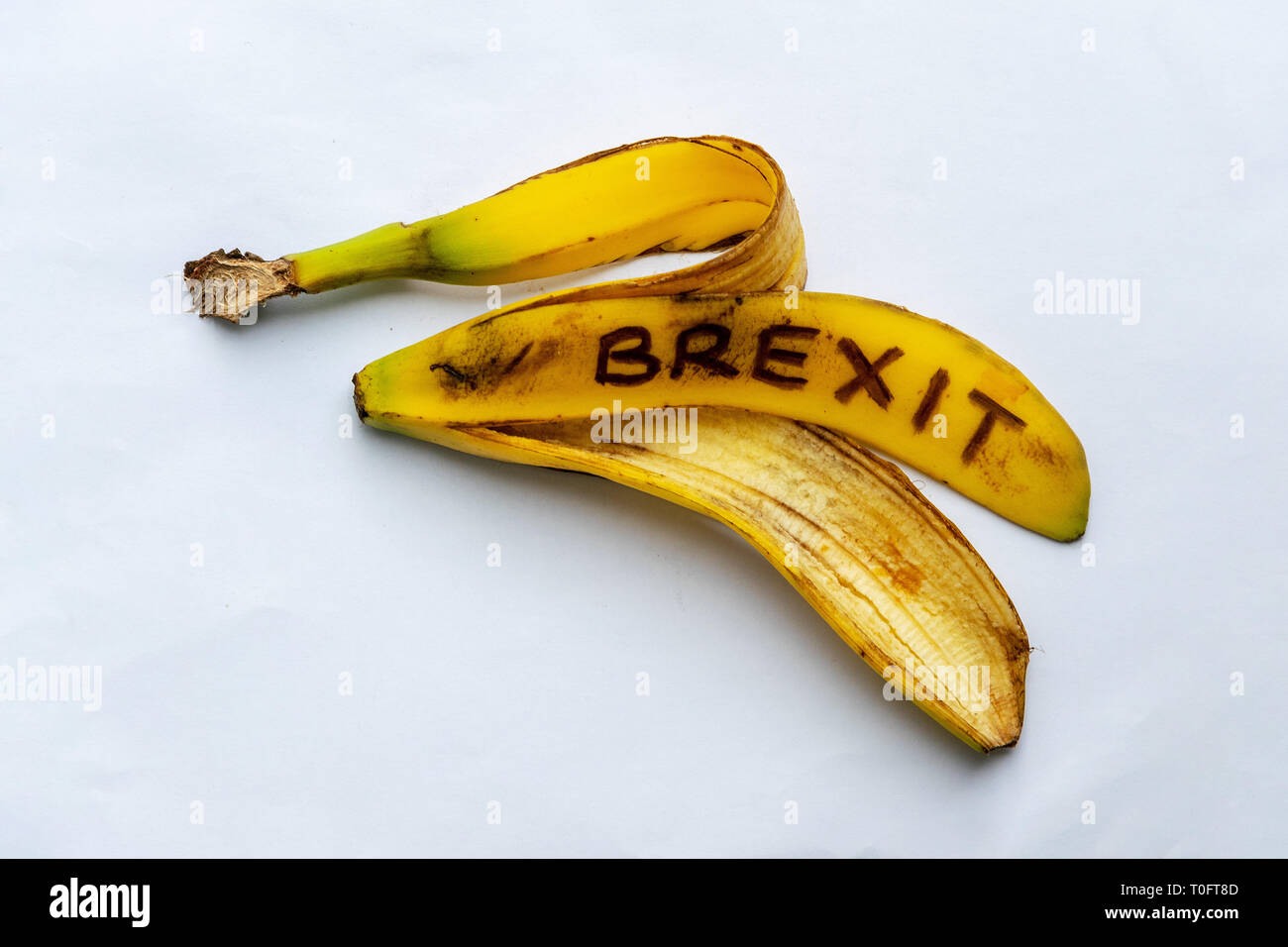 Una buccia di banana, che rappresenta il modo in cui Brexit è stata trattata. Onorevole Mays affare che non è riuscita ad arrivare in Parlamento e una possibile estensione. Foto Stock