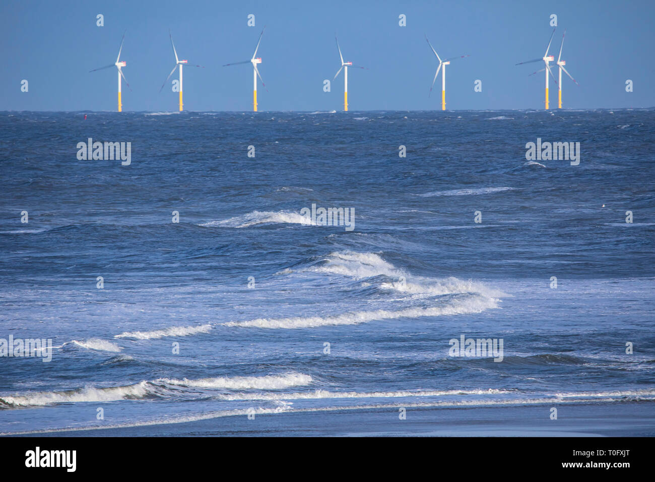 Wangerooge Isola, East Friesland, il Wadden Sea, fattoria eolica al largo,Frisia orientale, nella Germania del nord, Costa del Mare del Nord, Foto Stock