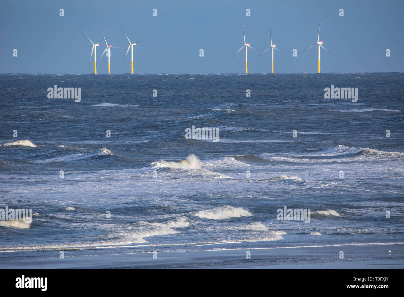 Wangerooge Isola, East Friesland, il Wadden Sea, fattoria eolica al largo,Frisia orientale, nella Germania del nord, Costa del Mare del Nord, Foto Stock