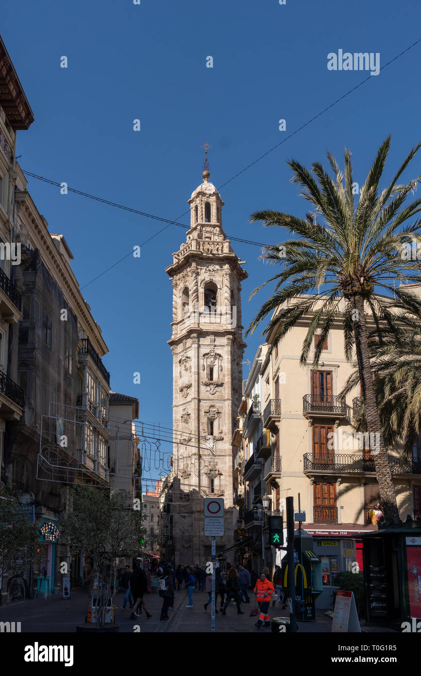 VALENCIA, Spagna - 27 febbraio : campanile della chiesa di Santa Catalina a Valencia in Spagna il 27 febbraio 2019. Persone non identificate Foto Stock