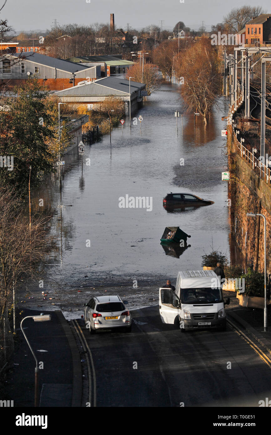 Inondati viadotto Station Wagon Road a Carlisle, Cumbria. Foto Stock