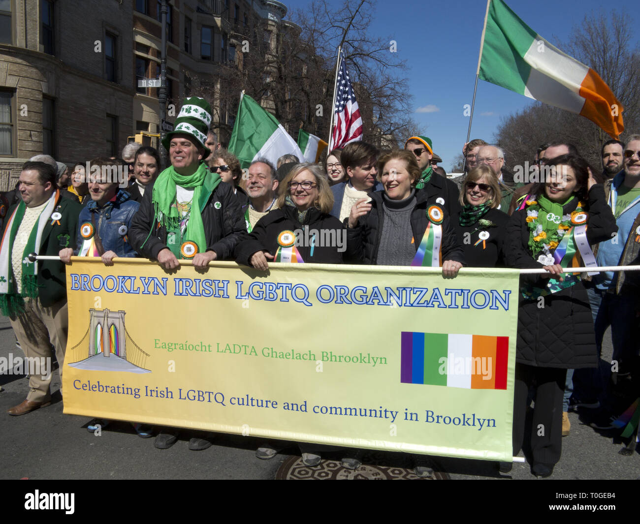 Primo gruppo LGBTQ a marzo sotto la propria bandiera nel quarantaquattresimo storia della Irish American giorno/Brooklyn per il giorno di San Patrizio parata del 3/17/19. Foto Stock