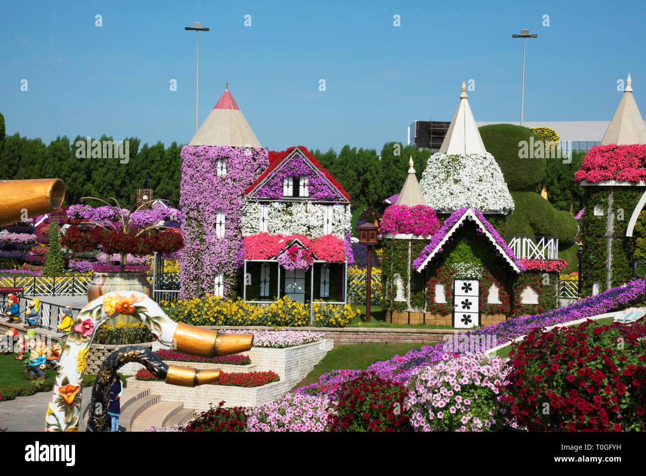 Replica della Disney Castle coperta di fiori, Dubai miracolo giardino un  giardino fiorito, Dubailand, Dubai, Emirati Arabi Uniti Foto stock - Alamy