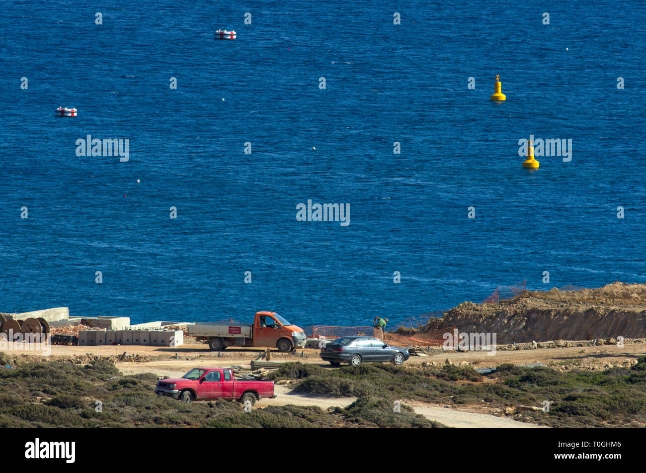 Costruzione di una strada al terminale petrolifero sulla costa mediterranea dell'isola di Rodi (Grecia) Foto Stock