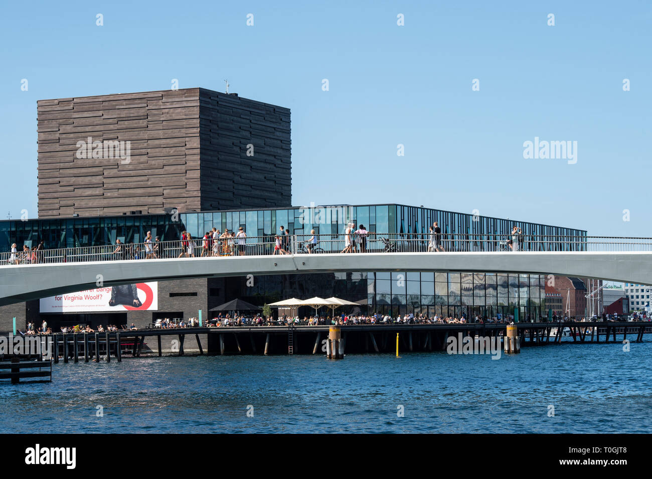 Danimarca, Copenaghen, la Royal Danish Playhouse e Inner Harbour Bridge Foto Stock