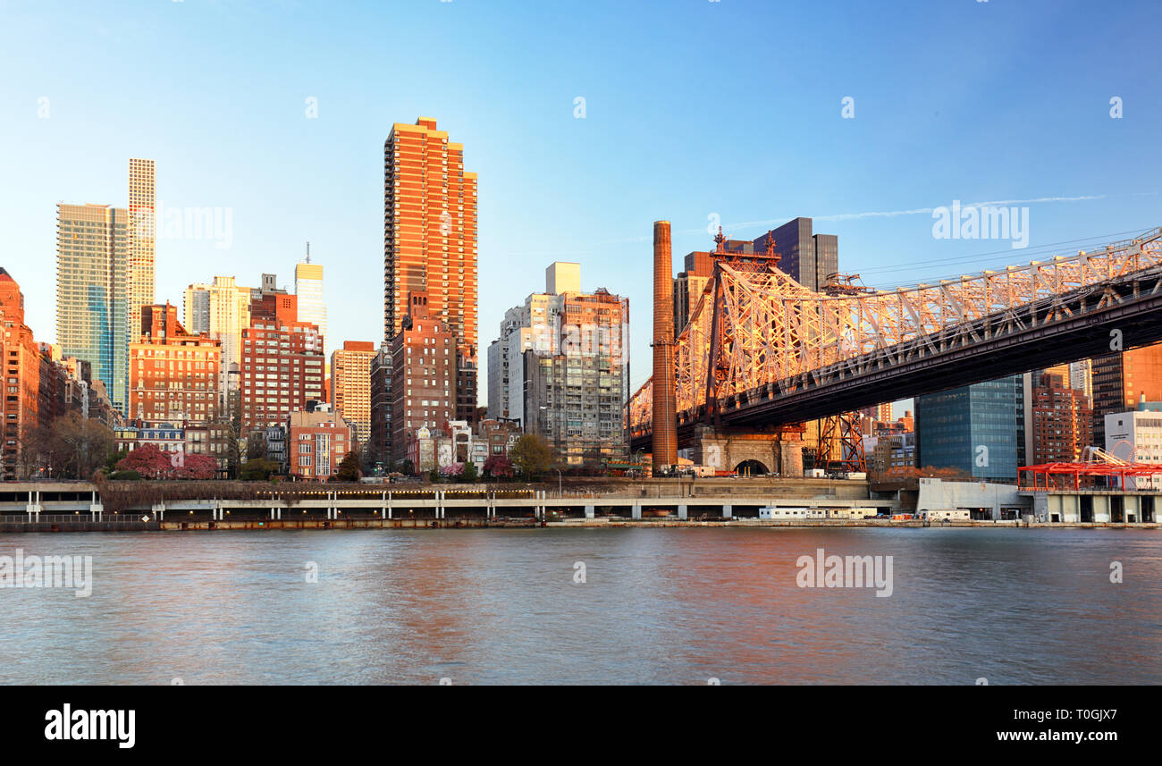 Ed Koch Queensboro Bridge da Manhattan. È anche noto come 59th Street Bridge come si trova tra 59a e il sessantesimo strade. Foto Stock