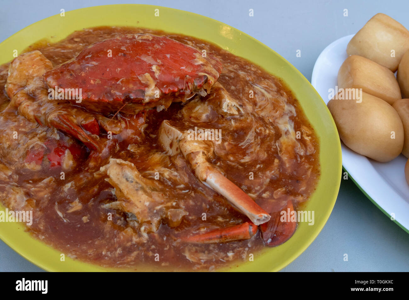 Peperoncino granchio è un popolare e piccante cibo locale venduto in ristoranti di pesce su Singapore Foto Stock