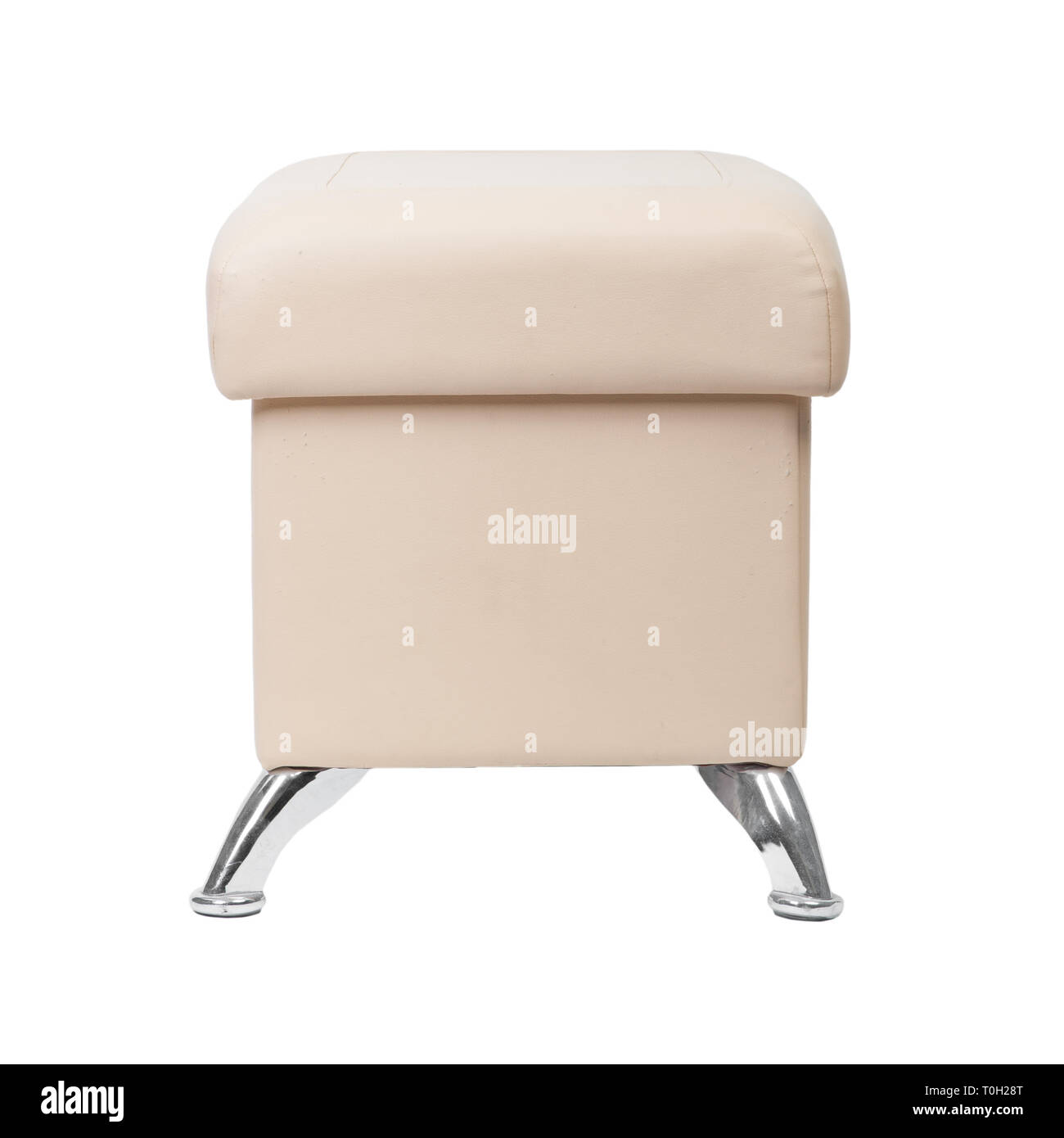 Beige pouf rettangolare con gambe isolato su bianco Foto Stock