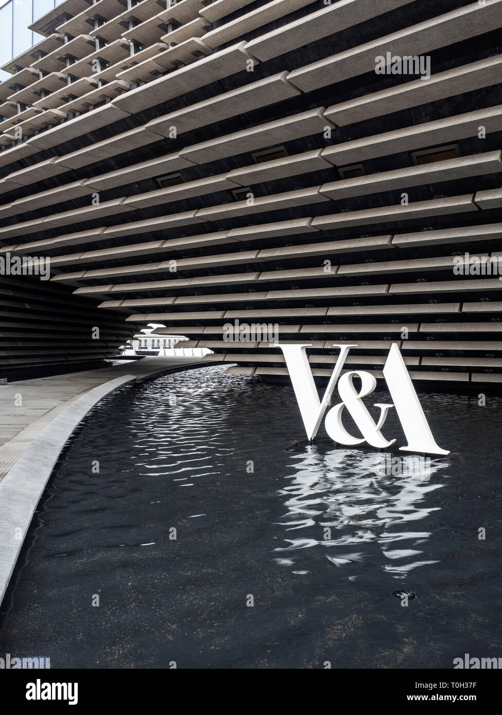 V&A Dundee design museum progettato da Kengo Kuma al Riverside Esplanade Dundee Scozia Scotland Foto Stock