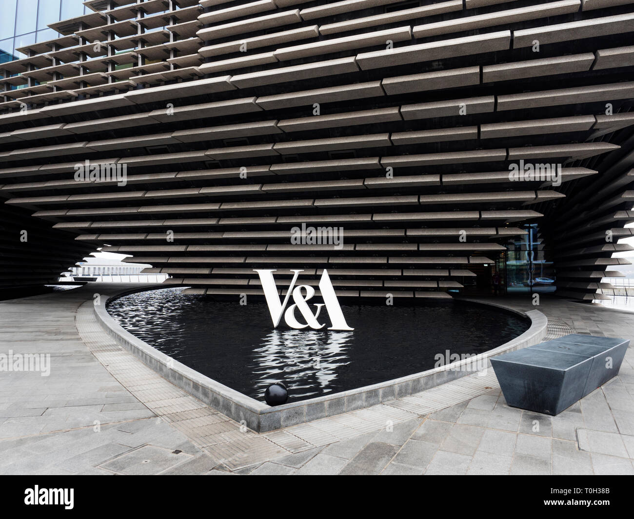 V&A Dundee design museum progettato da Kengo Kuma al Riverside Esplanade Dundee Scozia Scotland Foto Stock