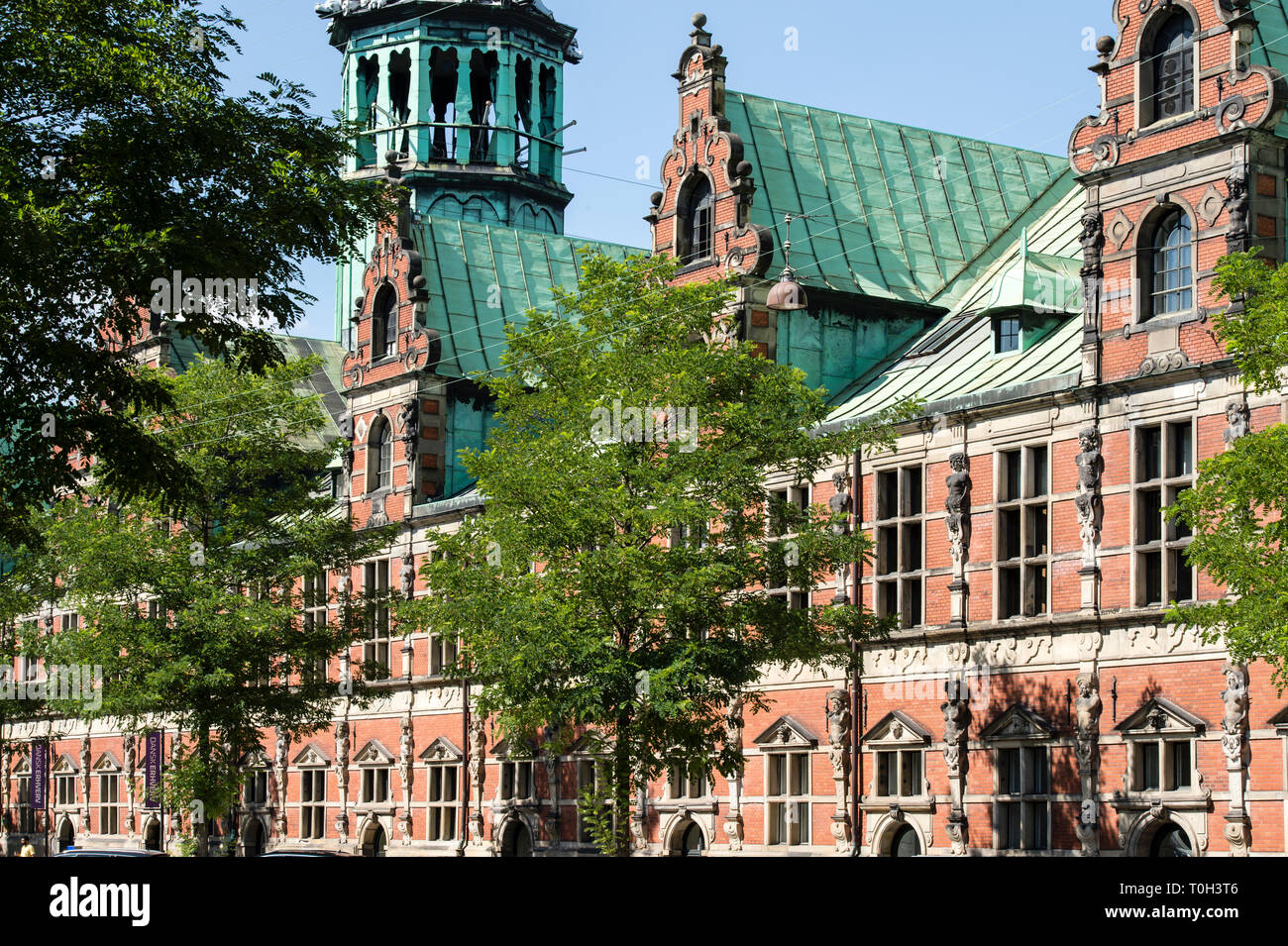 Danimarca, Copenaghen, l'edificio dello Stock Exchange e la guglia Foto Stock