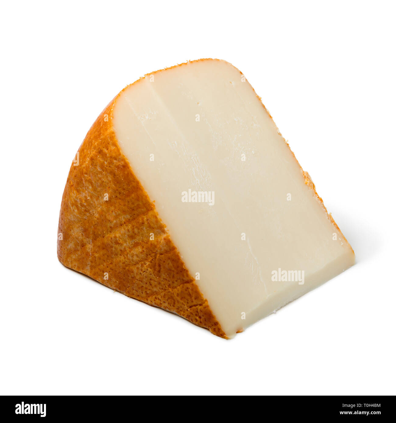 Pezzo di francese di formaggio di pecora isolati su sfondo bianco Foto Stock