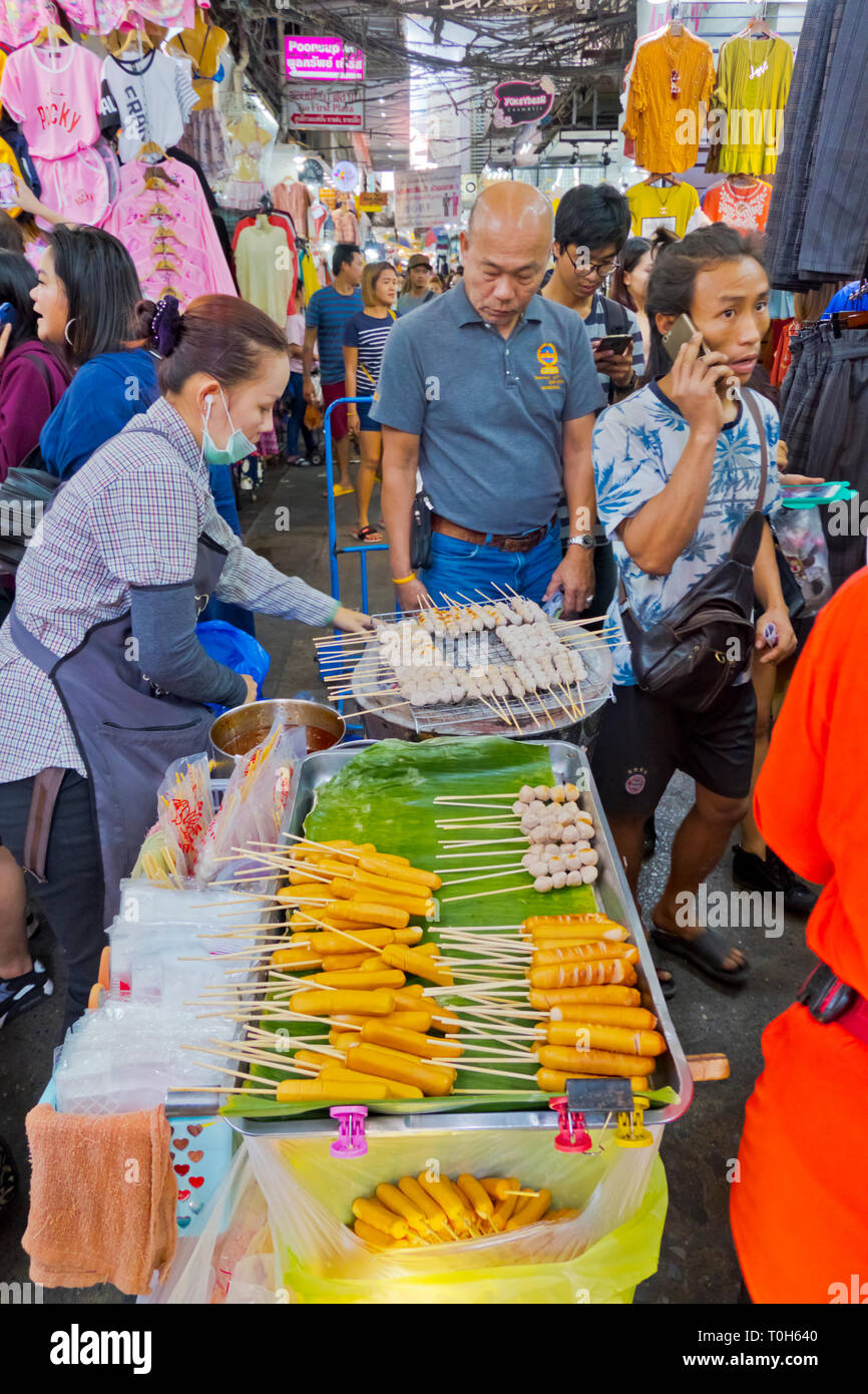 Mobile di stallo alimentari, Mercato Pratunam, Ratchathewi, Bangkok, Thailandia Foto Stock