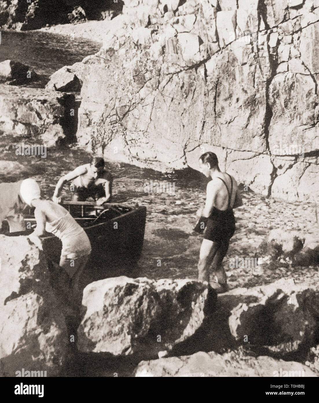 Edward VIII e la Signora Simpson la balneazione a Dubrovnik durante la crociera mediterraneo di 1936 Foto Stock