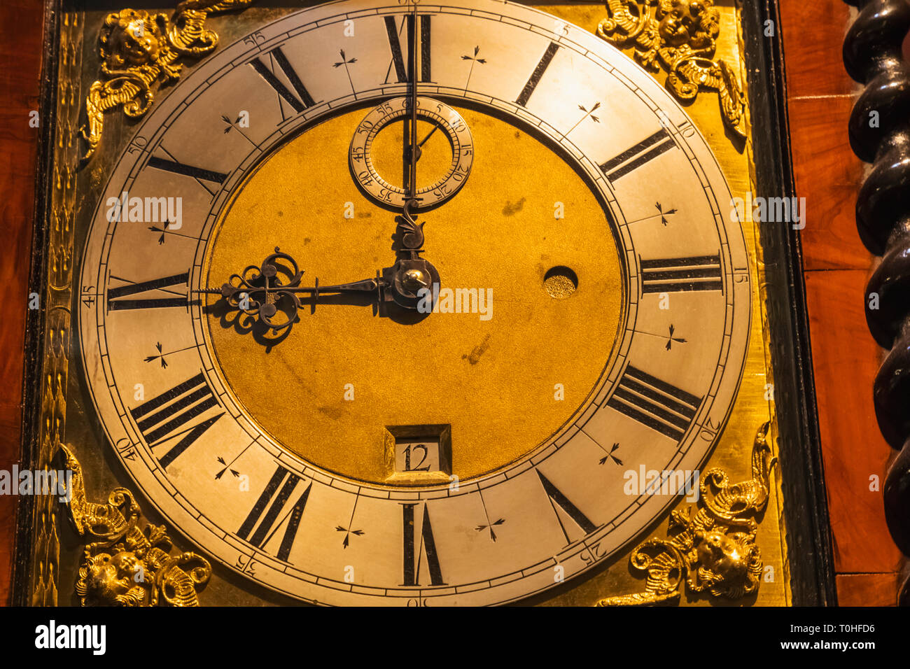 Inghilterra, Londra Greenwich, Royal Observatory, casa di Flamsteed, Display di Longcase Clockface da Thomas Tompion datata 1685 Foto Stock