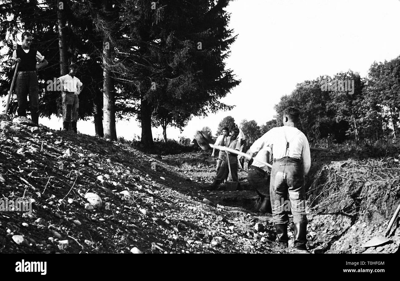 Il Nazionalsocialismo, organizzazioni Reichsarbeitsdienst (Reich Manodopera), (bicicletta), uomini del Reich della manodopera, i lavori di costruzione presso il fiume Wertach, Allgaeu, 1938, Additional-Rights-Clearance-Info-Not-Available Foto Stock