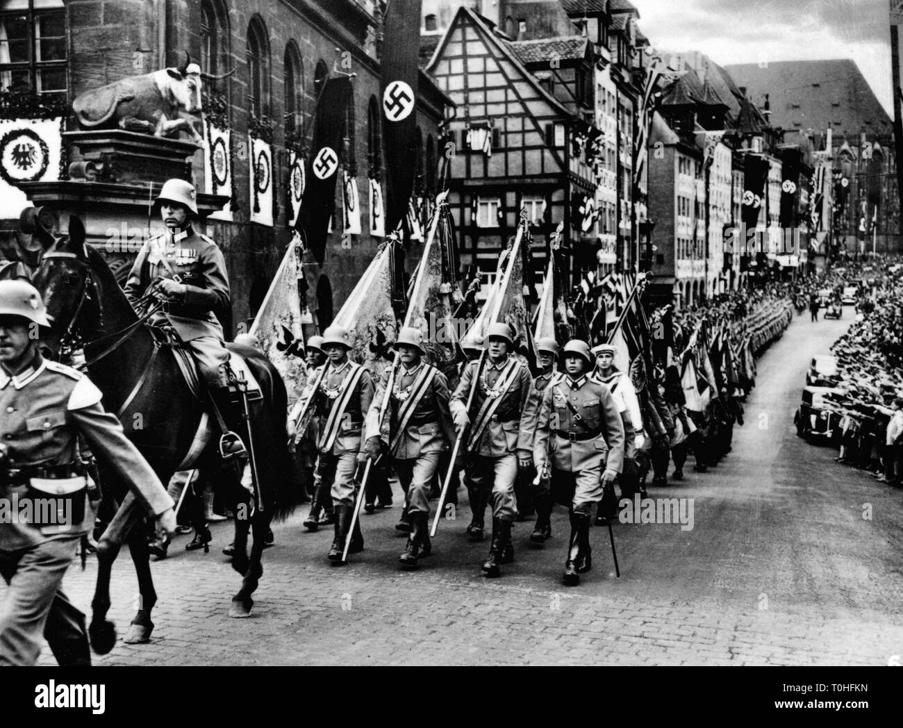 Il socialismo nazionale, partito raduni, 'Reichsparteitag der Freiheit", Norimberga 10.9.1935 - 16.9.1935, colonna dell'esercito marcia attraverso la città, banner, unità di Additional-Rights-Clearance-Info-Not-Available Foto Stock