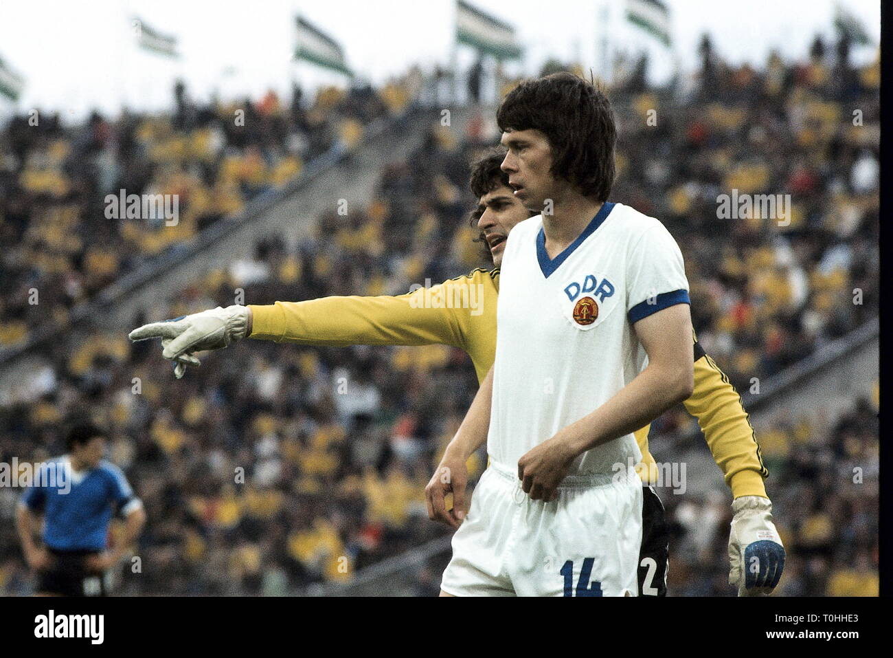 Sport, calcio, campionato del mondo 1974, campionato mondiale finale, secondo round, Argentina versus RDT (1: 1) a Gelsenkirchen, Germania, scena del gioco con Ubaldo Fillol e Juergen Sparwasser, 3.7.1974, Additional-Rights-Clearance-Info-Not-Available Foto Stock