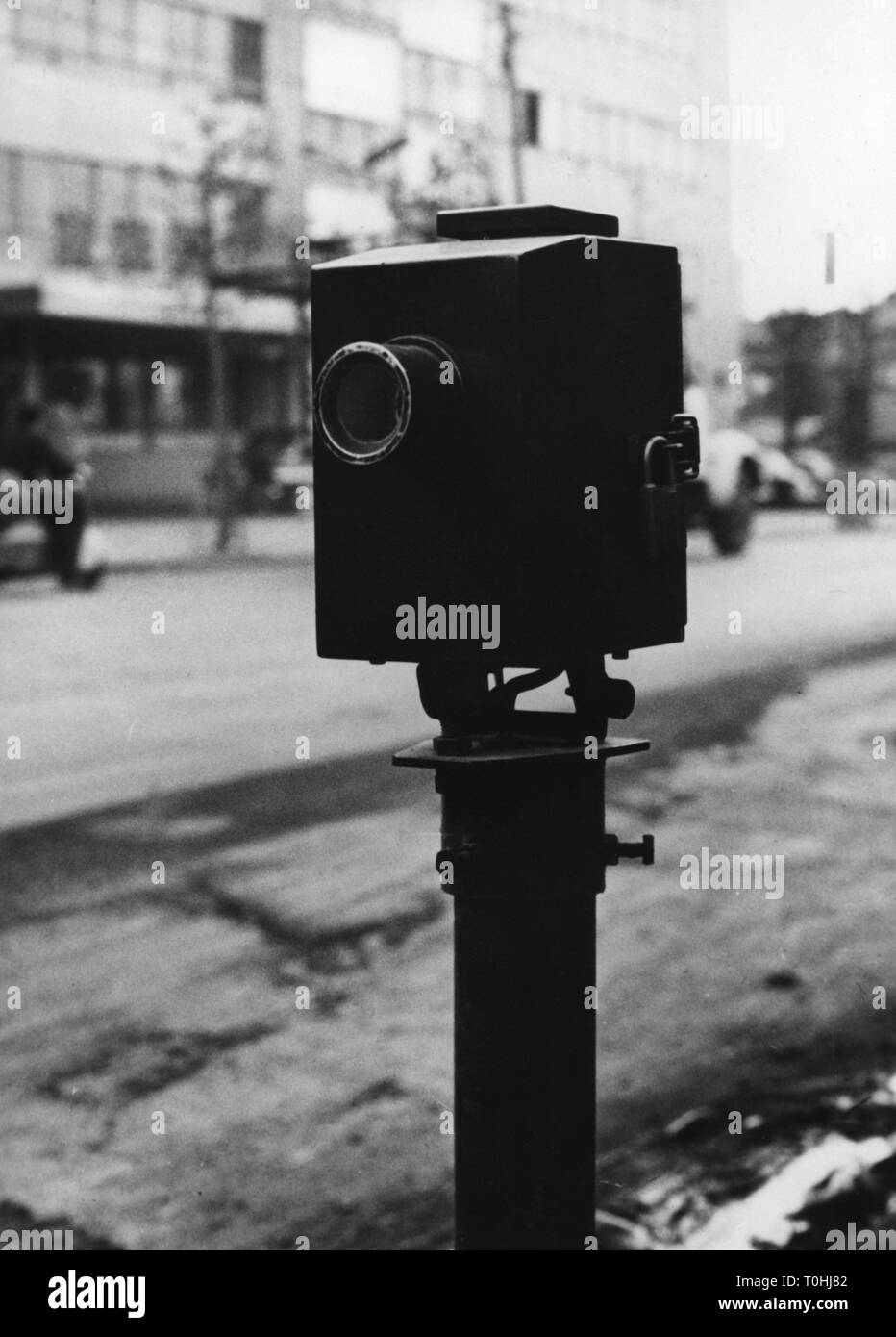 Geografia / viaggi, Giappone, traffico / trasporti, primo automatico semaforo segnale del Giappone, Tokyo degli anni cinquanta, Additional-Rights-Clearance-Info-Not-Available Foto Stock