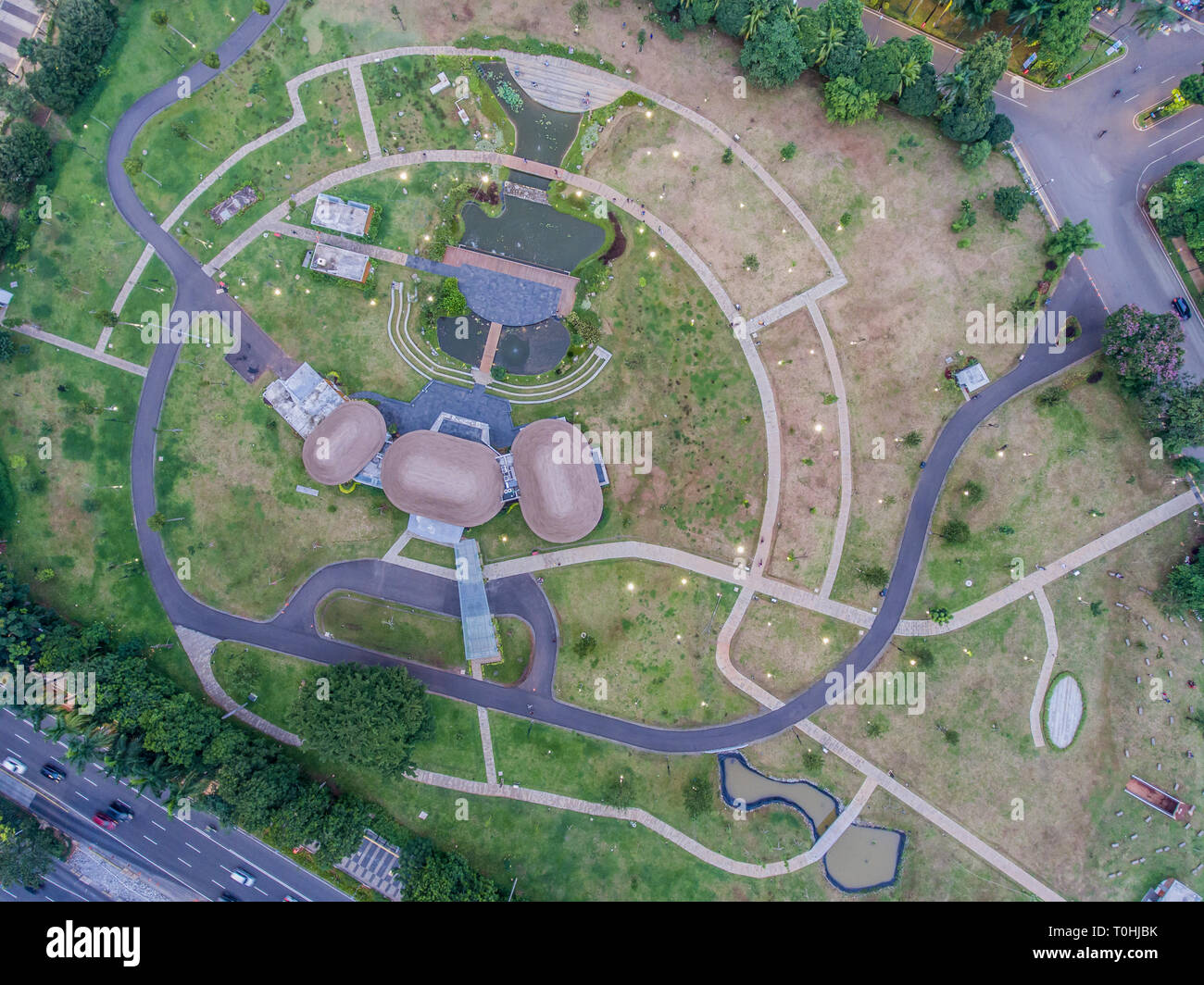 Disegno architettonico unico del parco della città di Jakarta come visto da sopra. È stato costruito per il 2018 Giochi Asiatici Foto Stock