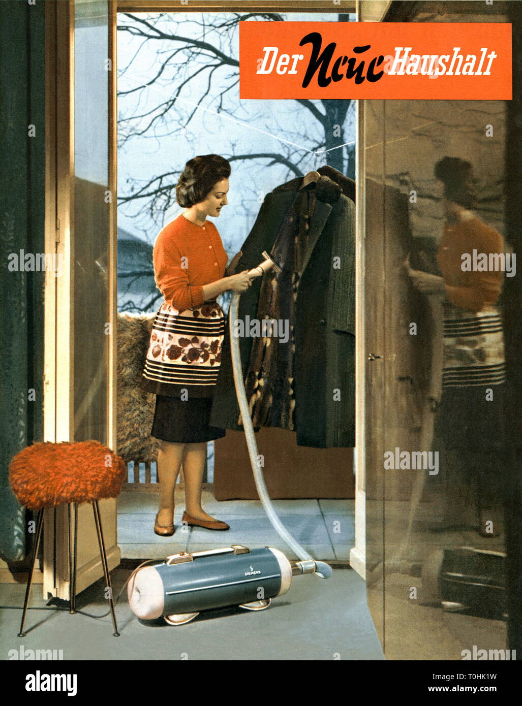 Advertising household housewife vacuum cleaner immagini e fotografie stock  ad alta risoluzione - Alamy