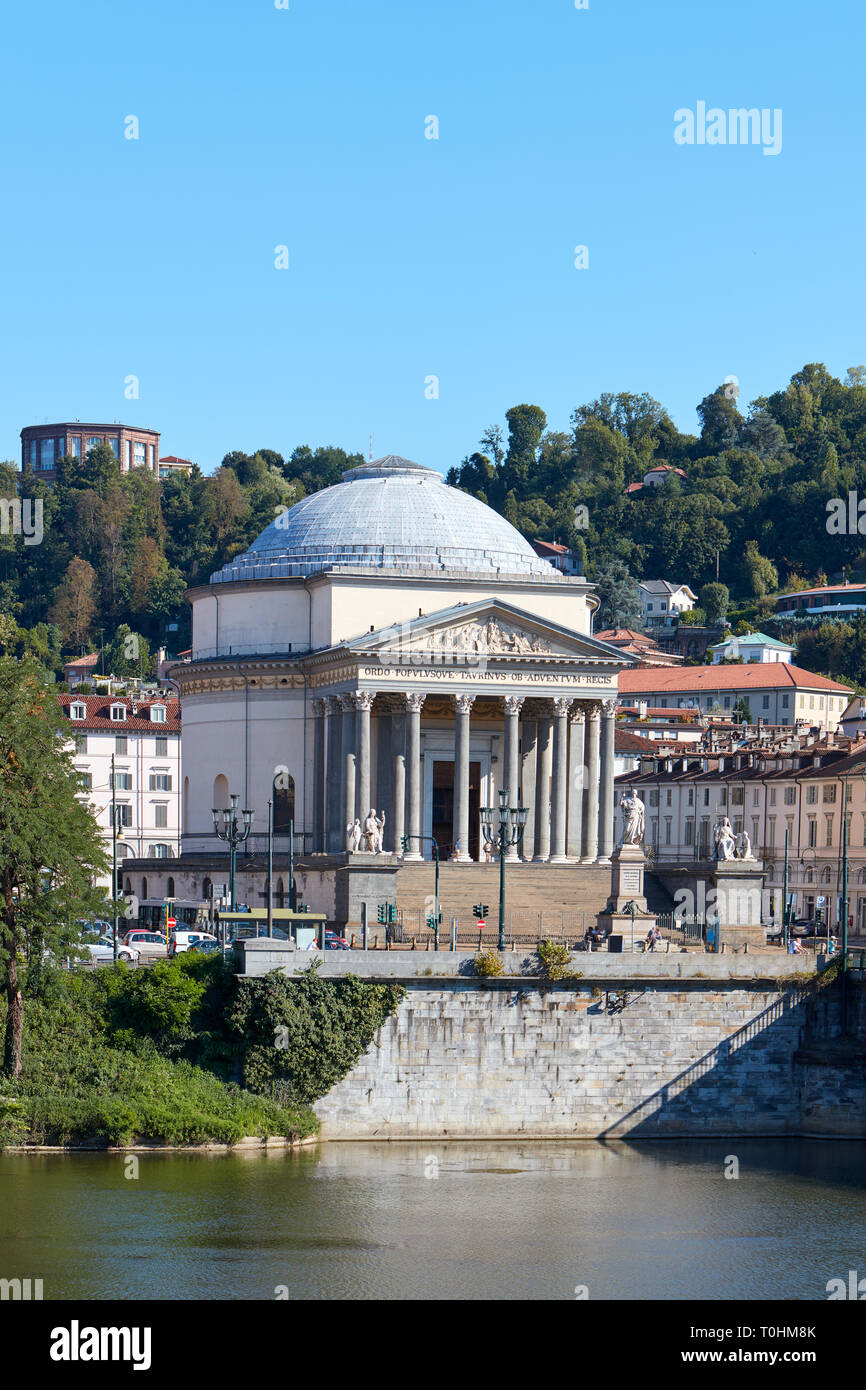 Chiesa della Gran Madre a Torino in una soleggiata giornata estiva in Italia Foto Stock
