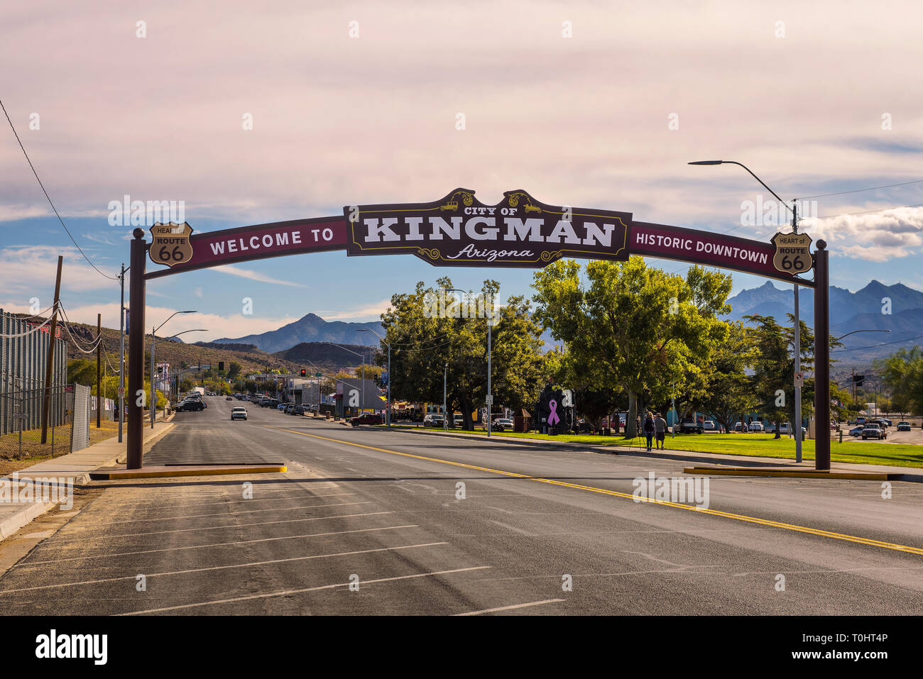 Benvenuto a Kingman downtown cartello stradale situato sulla storica Route 66 Foto Stock