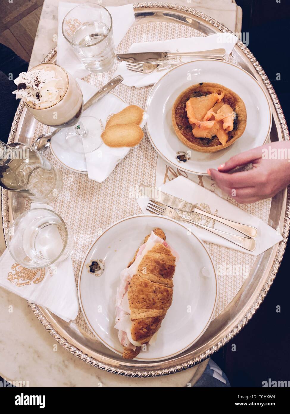 Caffe Florian, coffee house, situato in piazza San Marco, la più antica casa di caffè in funzionamento continuo. Foto Stock