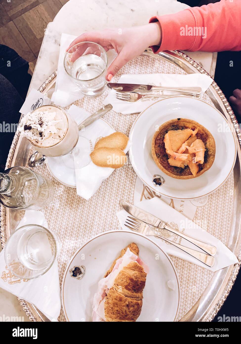 Caffe Florian, coffee house, situato in piazza San Marco, la più antica casa di caffè in funzionamento continuo. Foto Stock