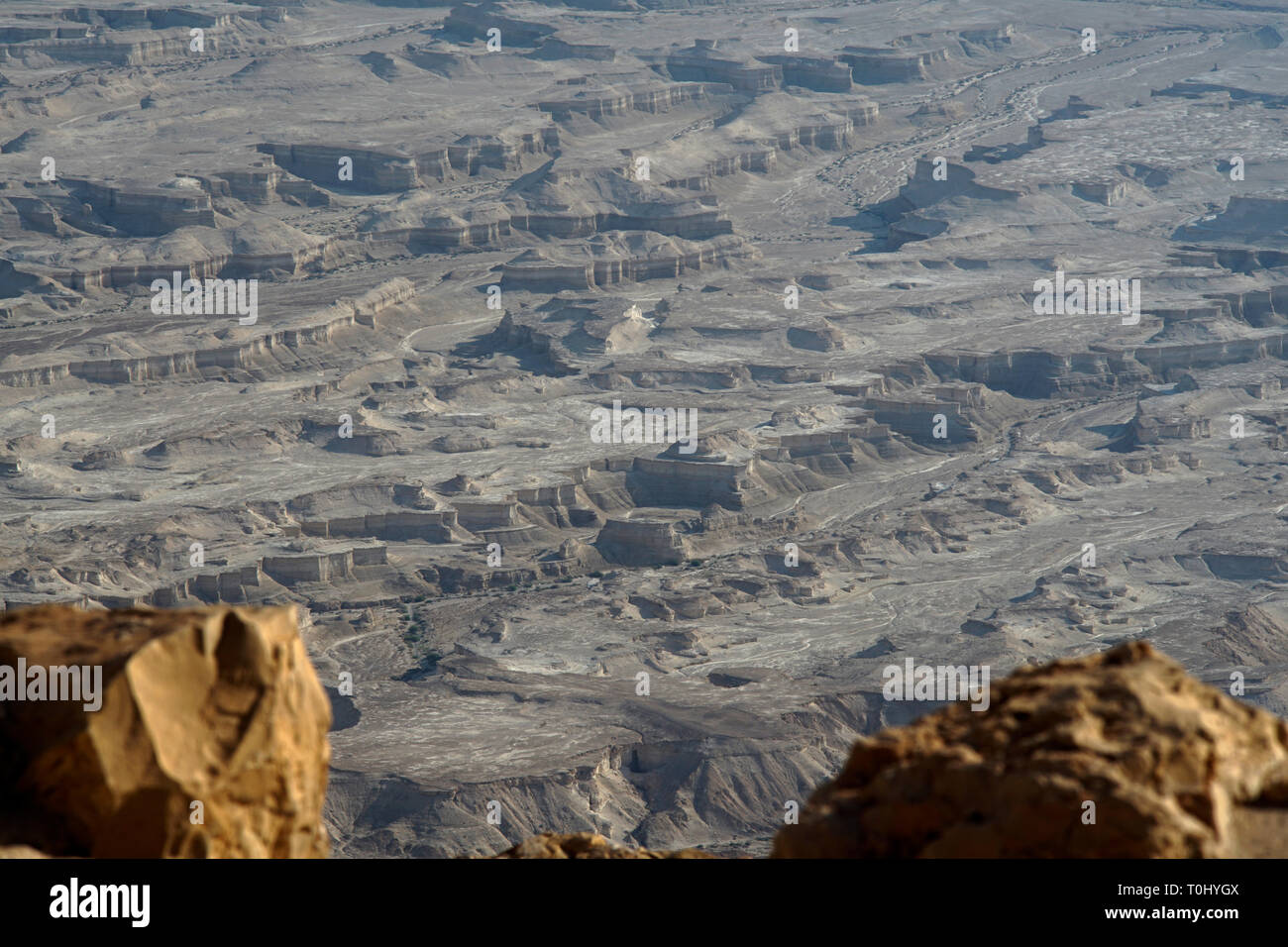 Israele - MASADA - costruito sotto il regno di Erode il Grande (37 e 31 BC) la fortezza di Masada è stata la sede del primo ebreo-Guerra Romano e conclusa con il suicidio di massa degli zeloti che hanno preferito la morte piuttosto che la schiavitù - negli ultimi anni è diventato il simbolo della resistenza NAZIONALE PER LO STATO DI ISRAELE CONTRO I NEMICI IST con il pegno ' MASADA non deve scendere di nuovo ' - Fortezza di Masada - rovine - Parete - rampa Romana - ZELOTA GRAVE - Modello di Masada - fotografia a colori © Frédéric BEAUMONT Foto Stock