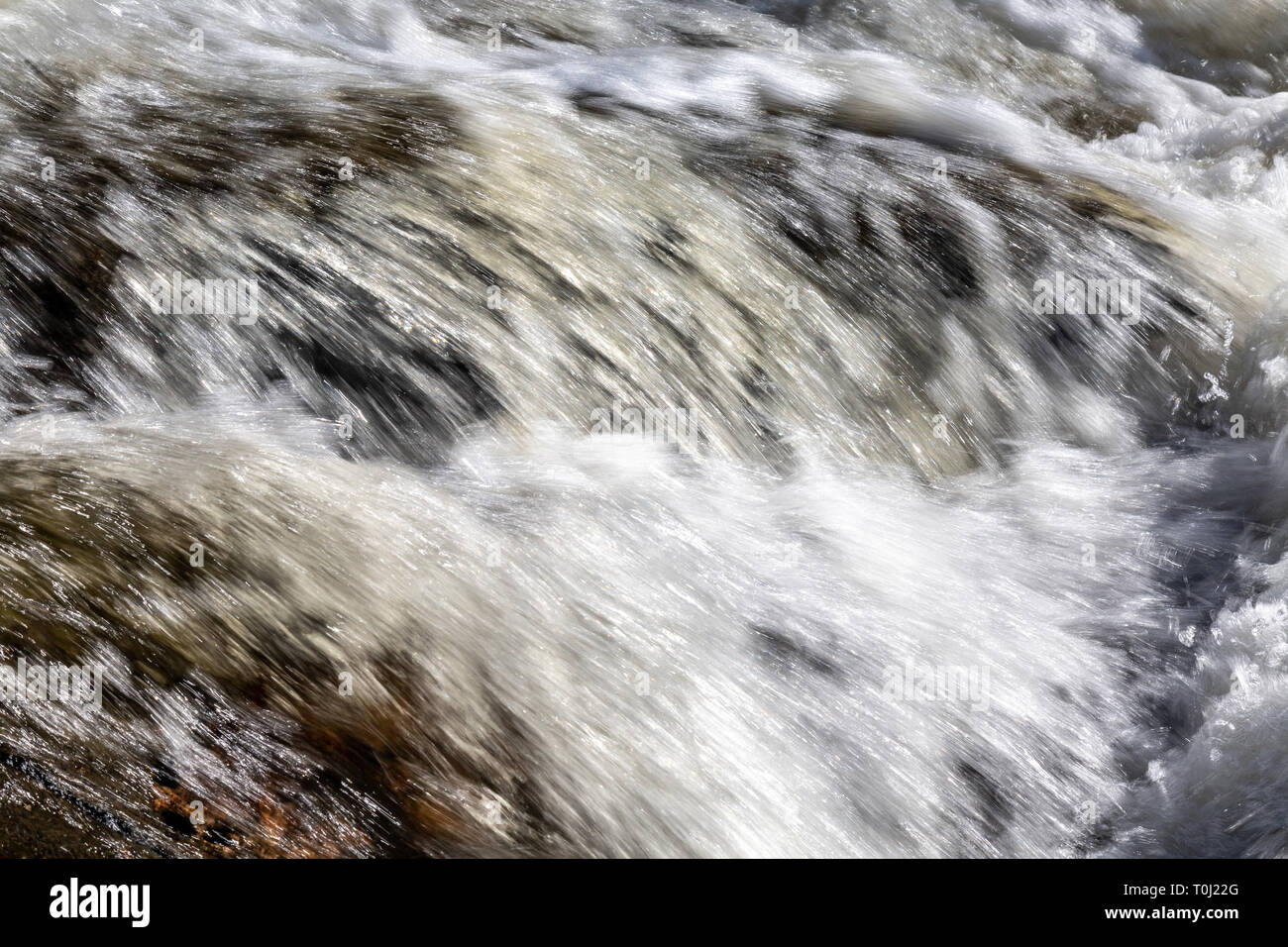 Vicino allo studio delle acque in corrispondenza di Aira Force, Lake District Foto Stock