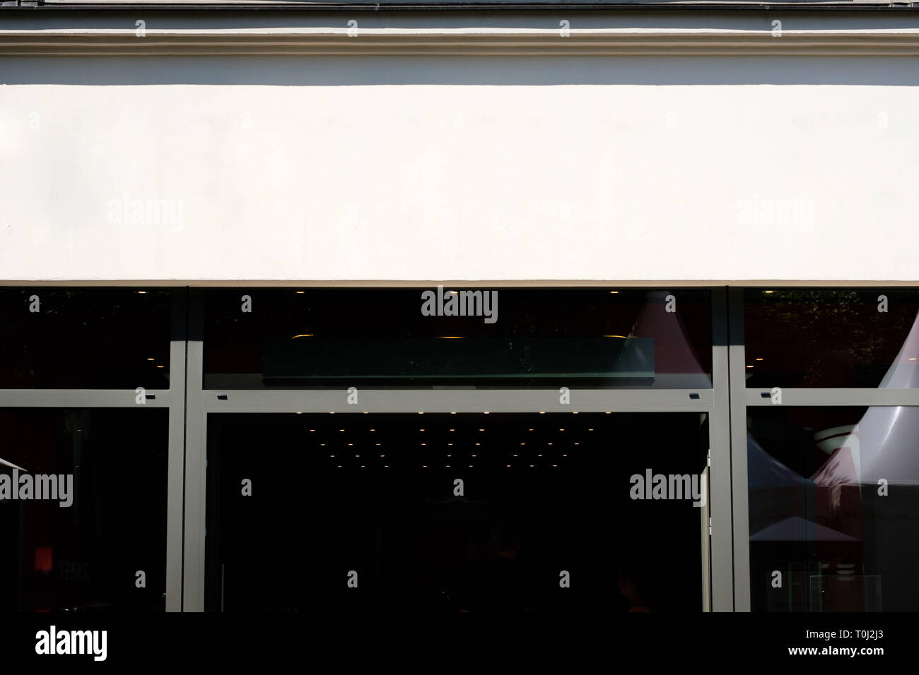 Ingresso shop, negozio facciata anteriore billboard mockup - Foto Stock