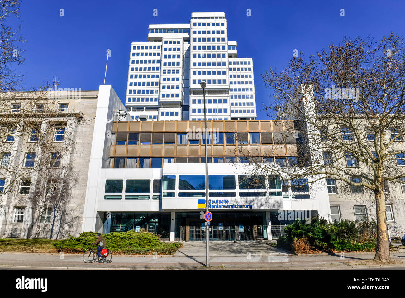 Alto, regime pensionistico tedesco, dam Hohenzollern, villaggio Wilmers, Berlino, Germania, Hochhaus, Deutsche Rentenversicherung, Hohenzollerndamm, Wilmers Foto Stock